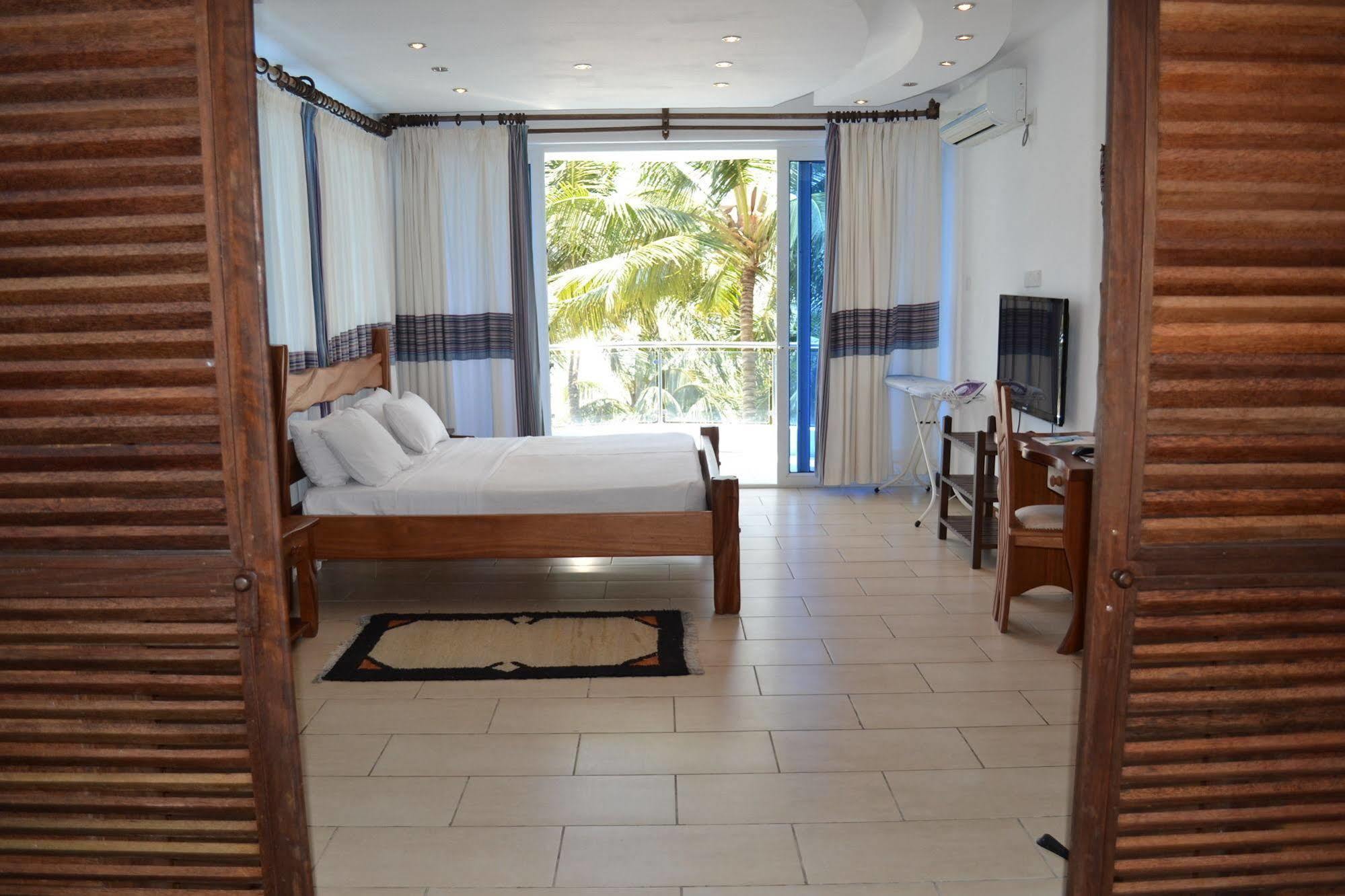 Cowrie Shell Beach Apartments Official Bamburi Kültér fotó